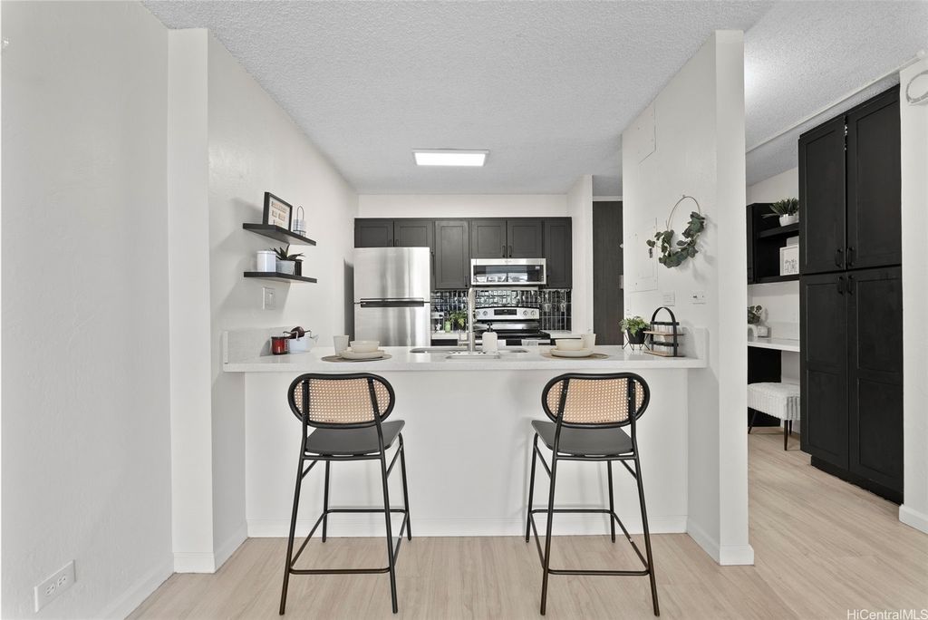 98-500 Koauka Loop 2H, Aiea, HI 96701