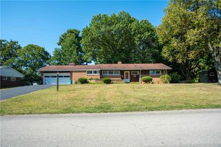 104 Appletree Dr, Brighton Twp, PA 15009
