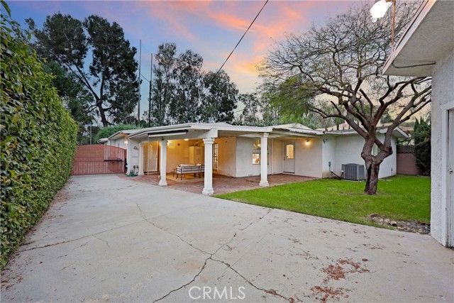 7333 Via Rio Nido, Downey, CA 90241