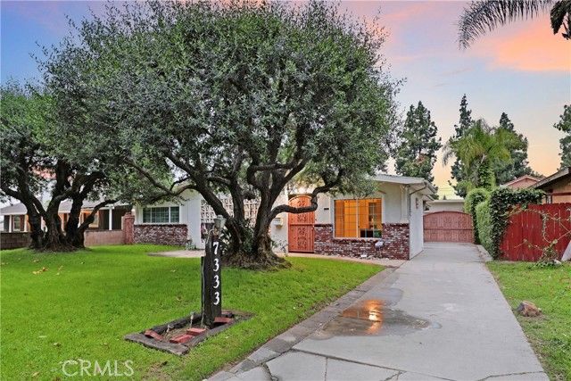 7333 Via Rio Nido, Downey, CA 90241