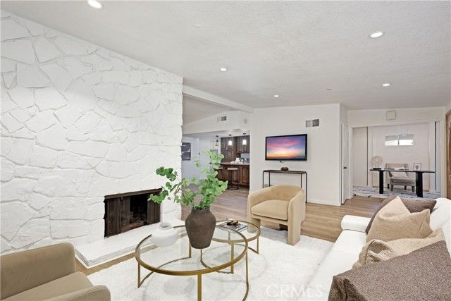 7333 Via Rio Nido, Downey, CA 90241