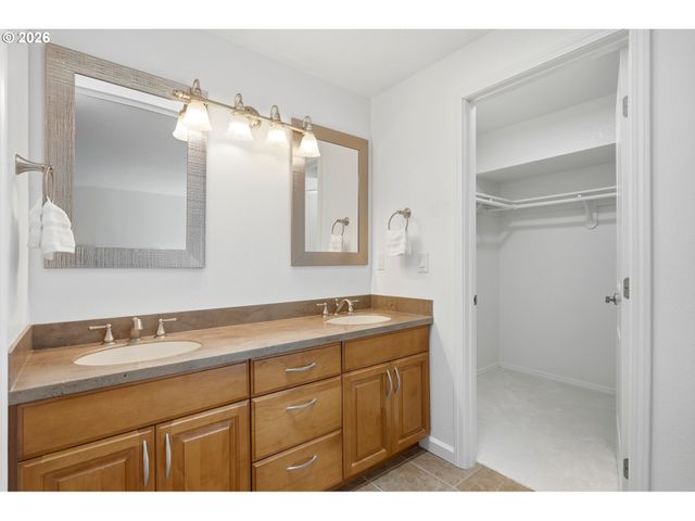 13841 Se HAMPSHIRE Ct, Happy Valley, OR 97086