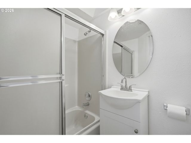 13841 Se HAMPSHIRE Ct, Happy Valley, OR 97086
