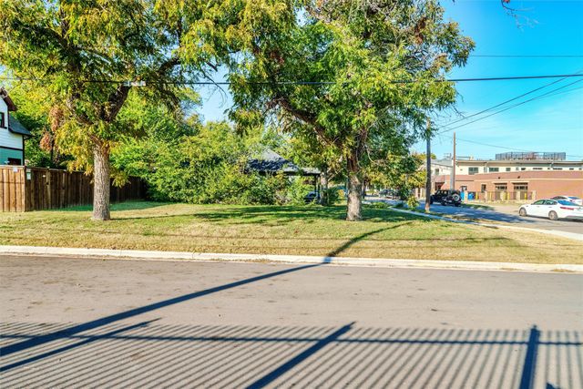 801 W Morphy Street, Fort Worth, TX 76104