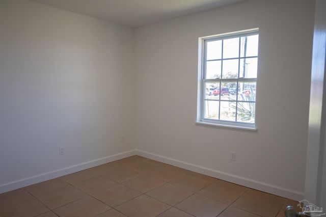 7092 Apple St, Pensacola, FL 32503