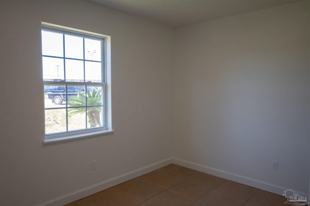 7092 Apple St, Pensacola, FL 32503