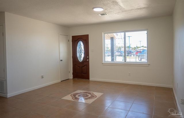 7092 Apple St, Pensacola, FL 32503