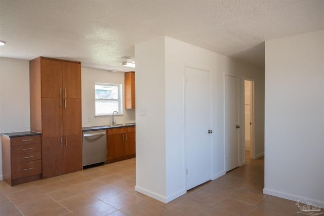 7092 Apple St, Pensacola, FL 32503