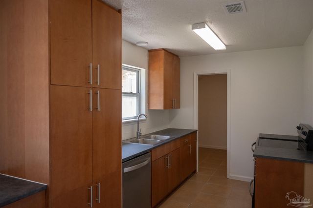 7092 Apple St, Pensacola, FL 32503