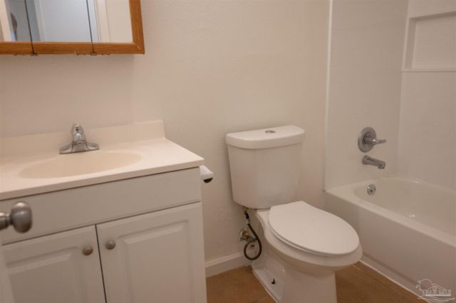 7092 Apple St, Pensacola, FL 32503