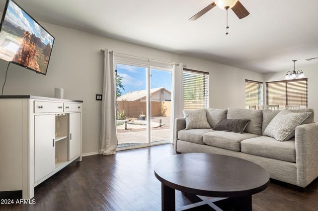 7515 E Laguna Azul Avenue, Mesa, AZ 85209