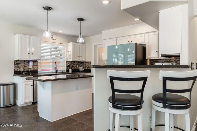 7515 E Laguna Azul Avenue, Mesa, AZ 85209