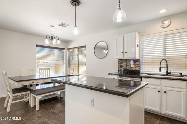 7515 E Laguna Azul Avenue, Mesa, AZ 85209