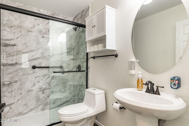 7515 E Laguna Azul Avenue, Mesa, AZ 85209