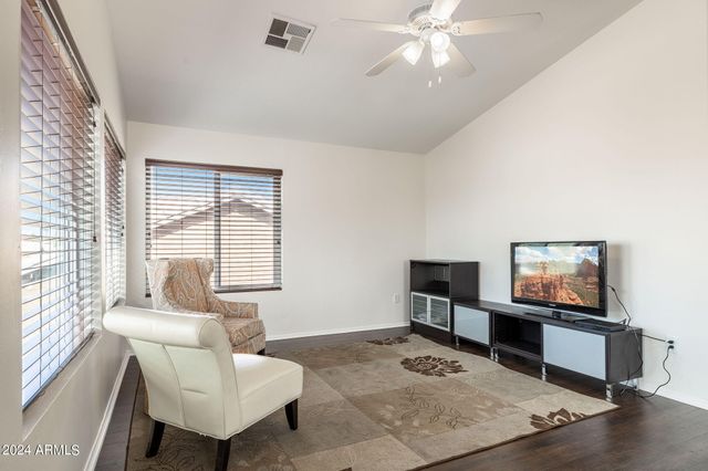 7515 E Laguna Azul Avenue, Mesa, AZ 85209