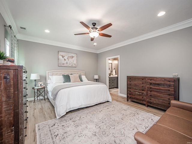 4923 Lincoln Pointe Drive, Newburgh, IN 47630