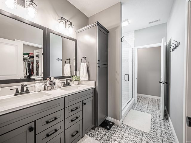 4923 Lincoln Pointe Drive, Newburgh, IN 47630