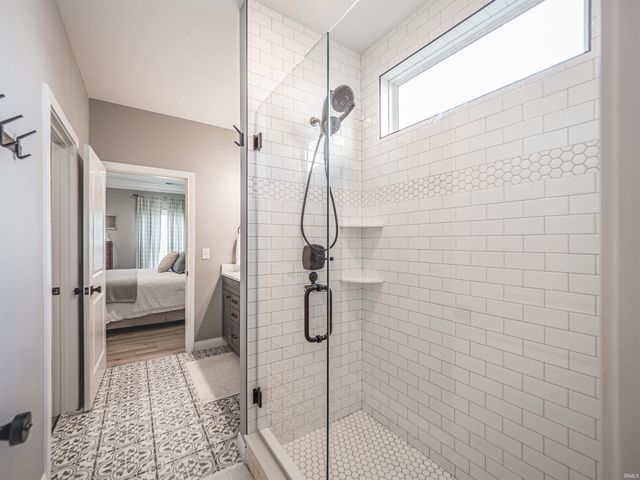 4923 Lincoln Pointe Drive, Newburgh, IN 47630