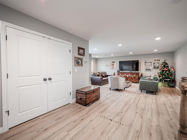 4923 Lincoln Pointe Drive, Newburgh, IN 47630