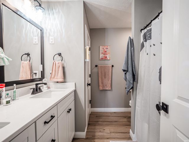 4923 Lincoln Pointe Drive, Newburgh, IN 47630