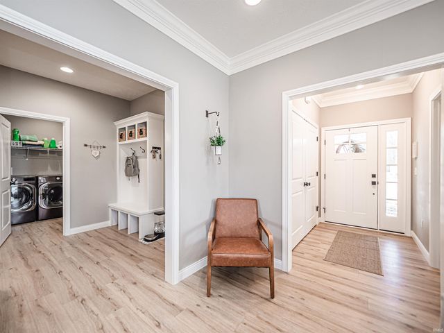 4923 Lincoln Pointe Drive, Newburgh, IN 47630