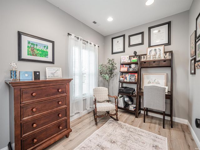 4923 Lincoln Pointe Drive, Newburgh, IN 47630