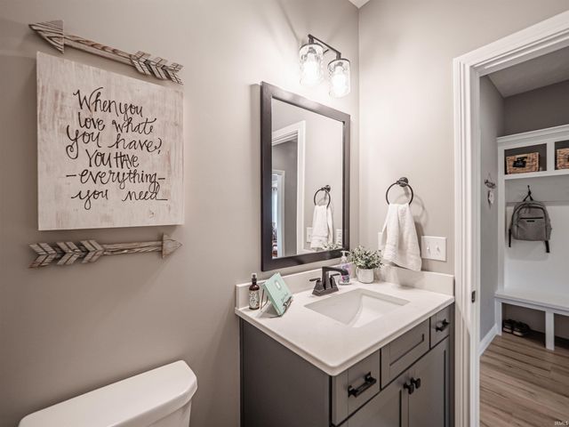 4923 Lincoln Pointe Drive, Newburgh, IN 47630