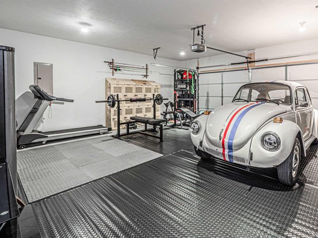 4923 Lincoln Pointe Drive, Newburgh, IN 47630