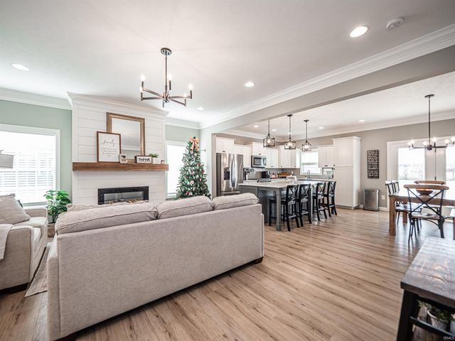 4923 Lincoln Pointe Drive, Newburgh, IN 47630