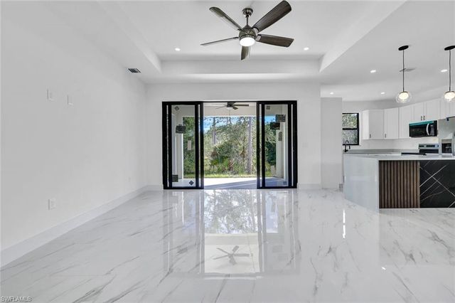 2002 E 10th ST, Lehigh Acres, FL 33936