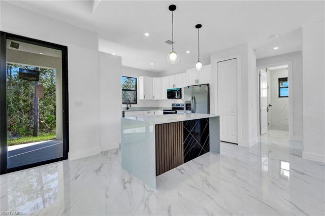 2002 E 10th ST, Lehigh Acres, FL 33936