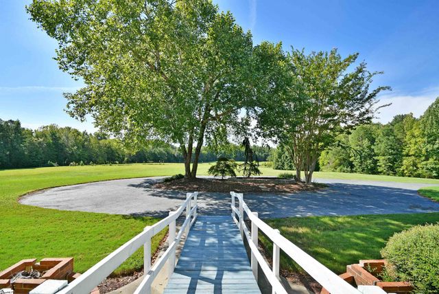 320 Richwood Down Drive, Laurens, SC 29360