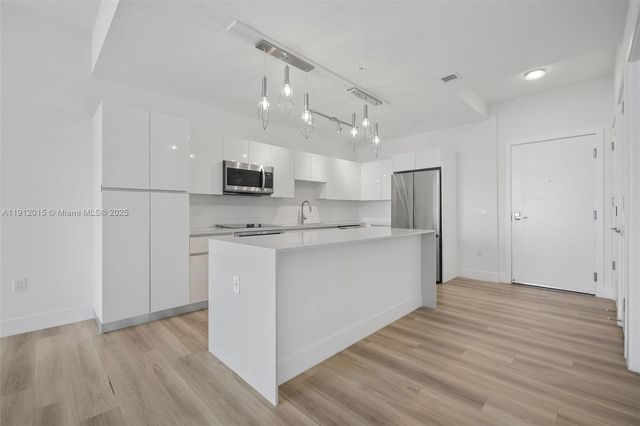 101 Diplomat Pkwy 2604, Hallandale Beach, FL 33009