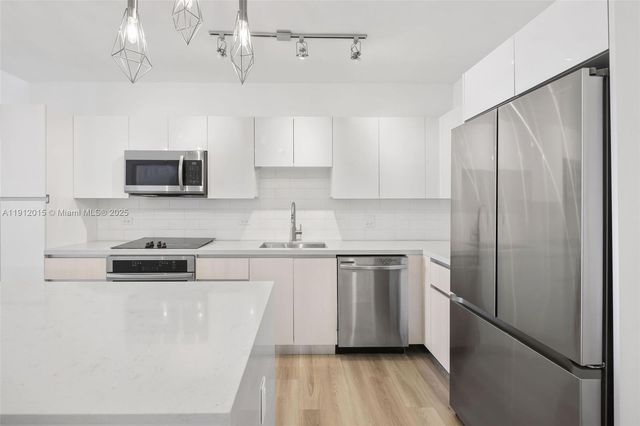 101 Diplomat Pkwy 2604, Hallandale Beach, FL 33009