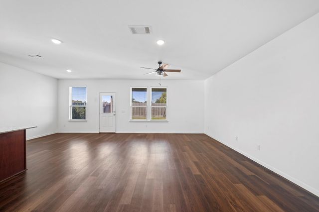 329 Paso Fino Drive, Alvin, TX 77511