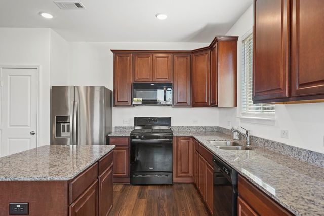 329 Paso Fino Drive, Alvin, TX 77511