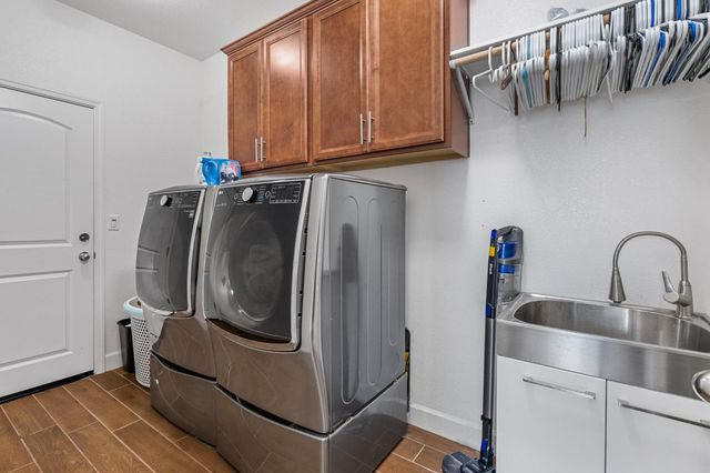 1391 Crystal Dr, Lathrop, CA 95330