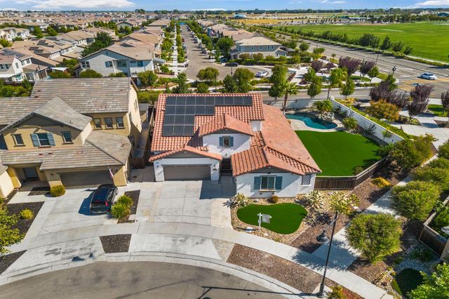 1391 Crystal Dr, Lathrop, CA 95330