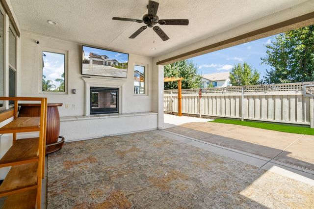 1391 Crystal Dr, Lathrop, CA 95330