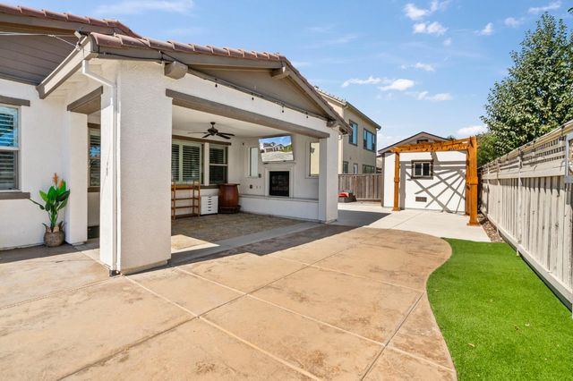 1391 Crystal Dr, Lathrop, CA 95330