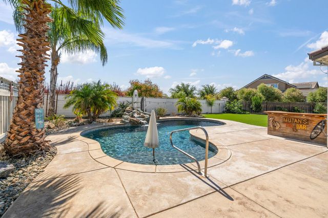 1391 Crystal Dr, Lathrop, CA 95330