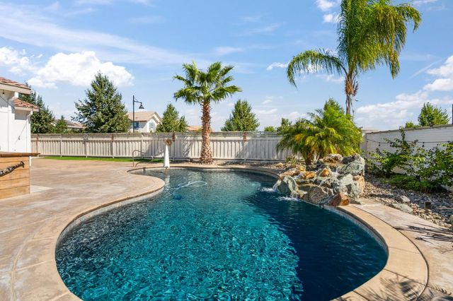 1391 Crystal Dr, Lathrop, CA 95330