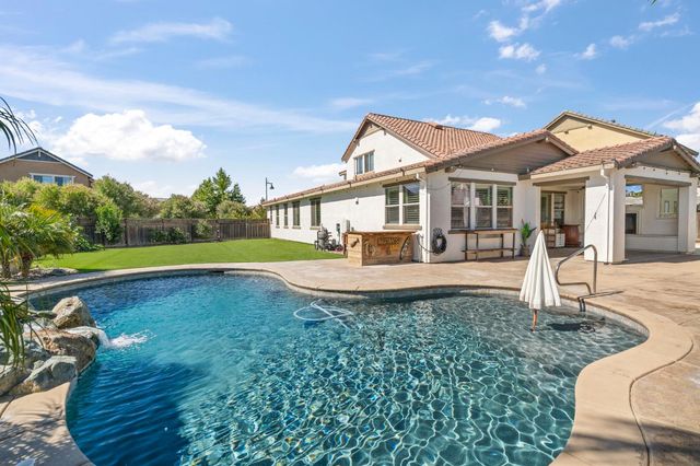 1391 Crystal Dr, Lathrop, CA 95330