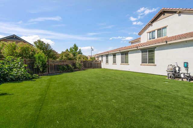 1391 Crystal Dr, Lathrop, CA 95330