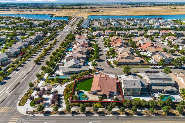 1391 Crystal Dr, Lathrop, CA 95330