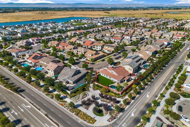 1391 Crystal Dr, Lathrop, CA 95330