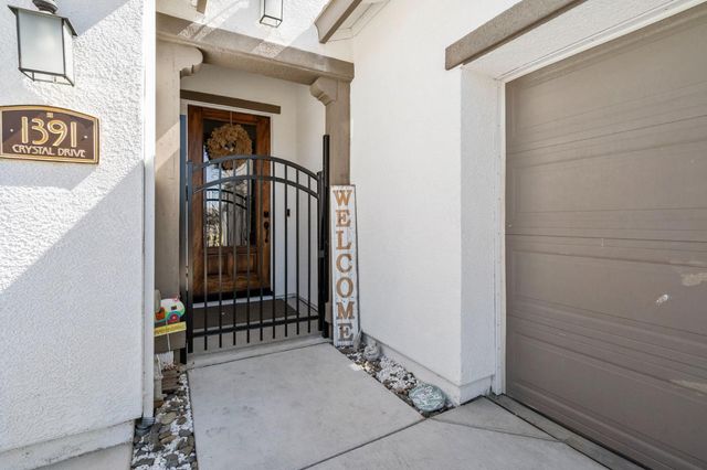 1391 Crystal Dr, Lathrop, CA 95330