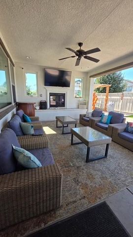 1391 Crystal Dr, Lathrop, CA 95330