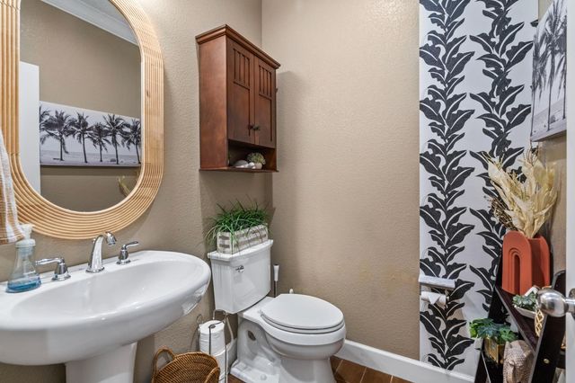 1391 Crystal Dr, Lathrop, CA 95330