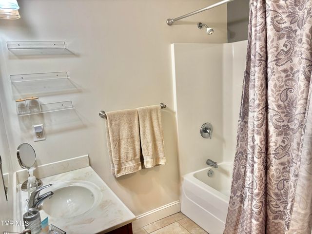 116 Tipton Street Apt 213, Johnson City, TN 37604